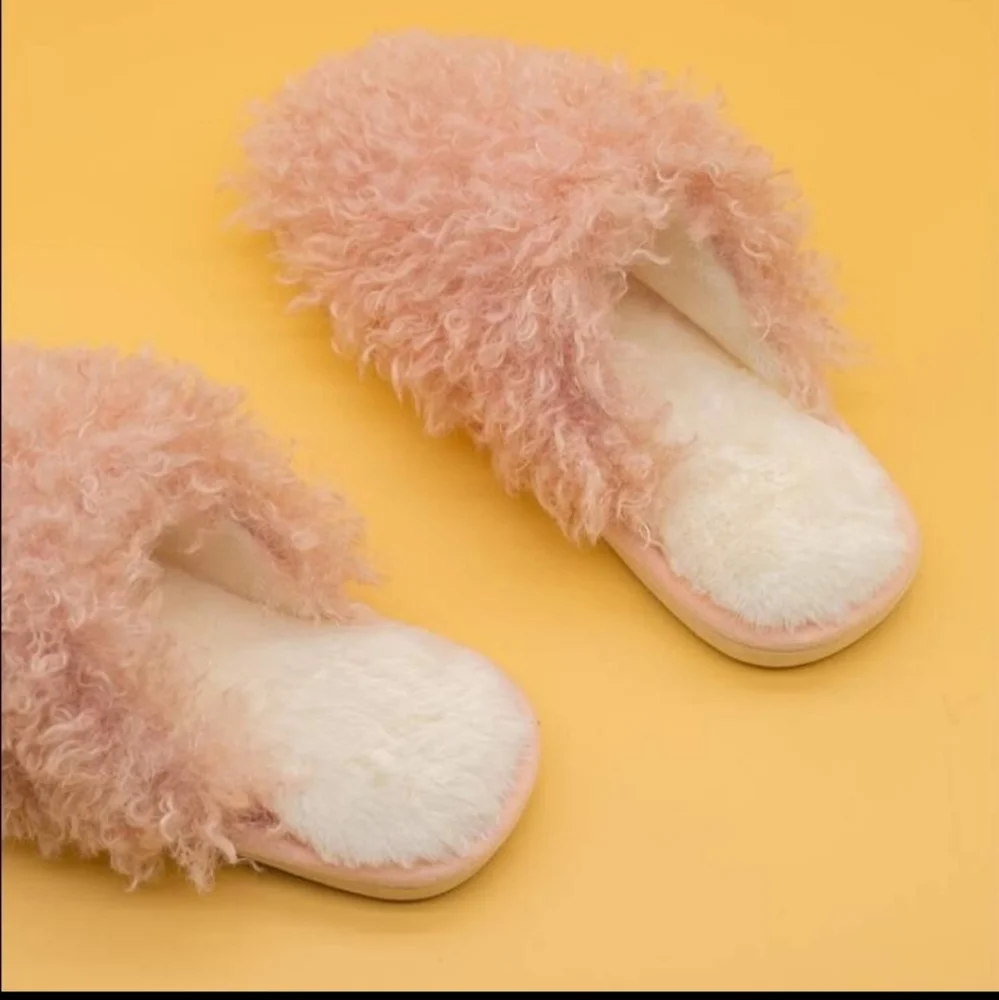 Pink Fuzzy slippers - Picture 5 of 6